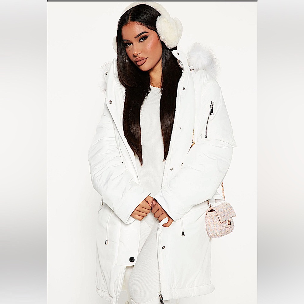 Fashion Nova white winter jacket with fur hood and drawstring; Small